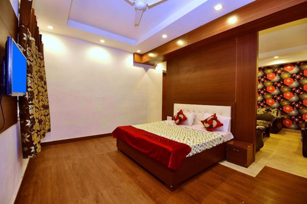 Kartikay Hotel Hisār Esterno foto