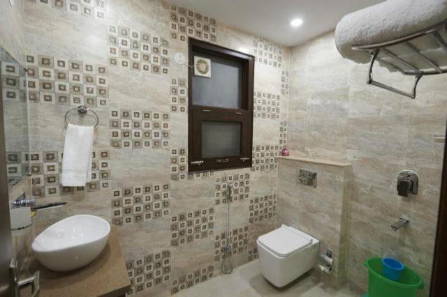 Kartikay Hotel Hisār Esterno foto