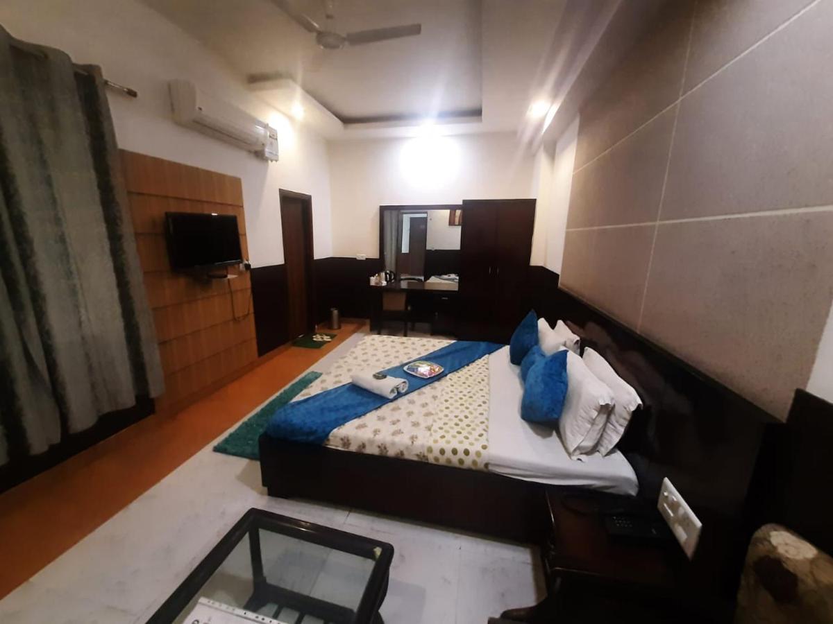 Kartikay Hotel Hisār Esterno foto