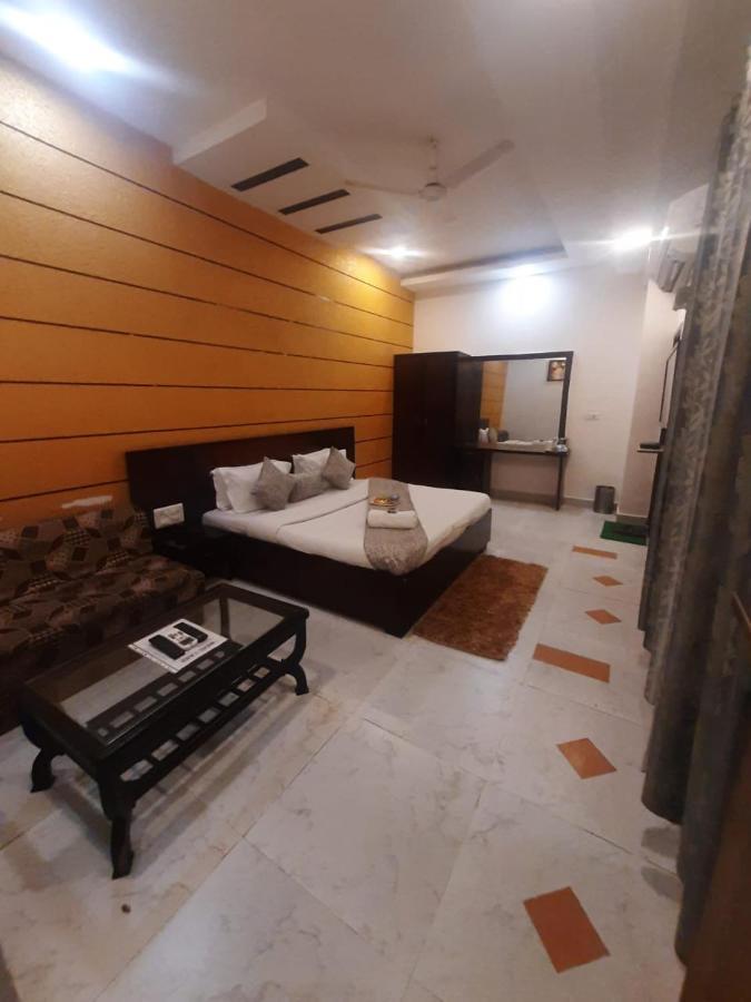 Kartikay Hotel Hisār Esterno foto