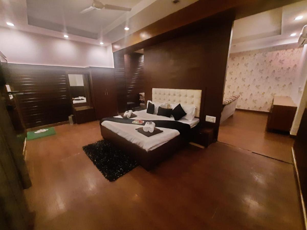 Kartikay Hotel Hisār Esterno foto