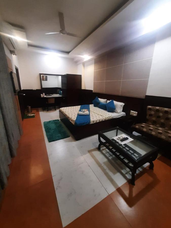 Kartikay Hotel Hisār Esterno foto