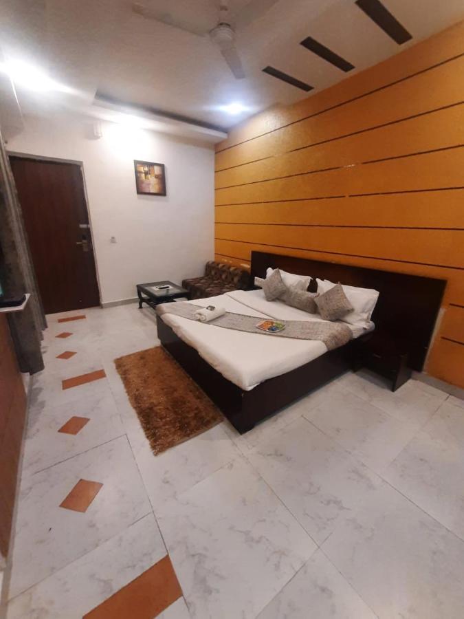Kartikay Hotel Hisār Esterno foto