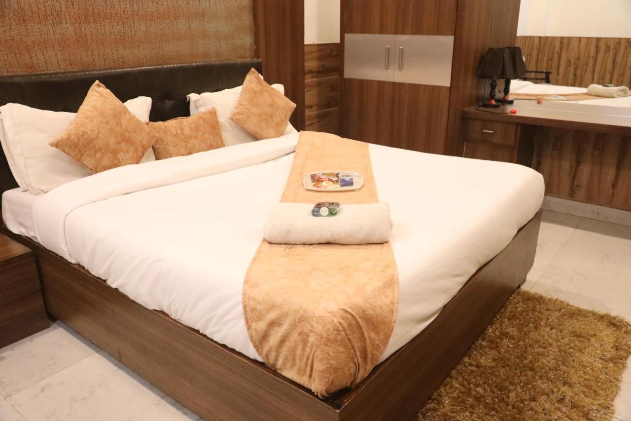 Kartikay Hotel Hisār Esterno foto