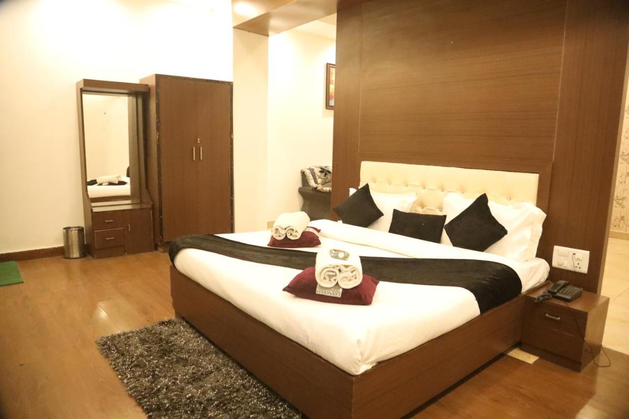 Kartikay Hotel Hisār Esterno foto