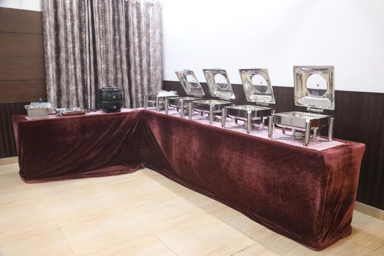 Kartikay Hotel Hisār Esterno foto