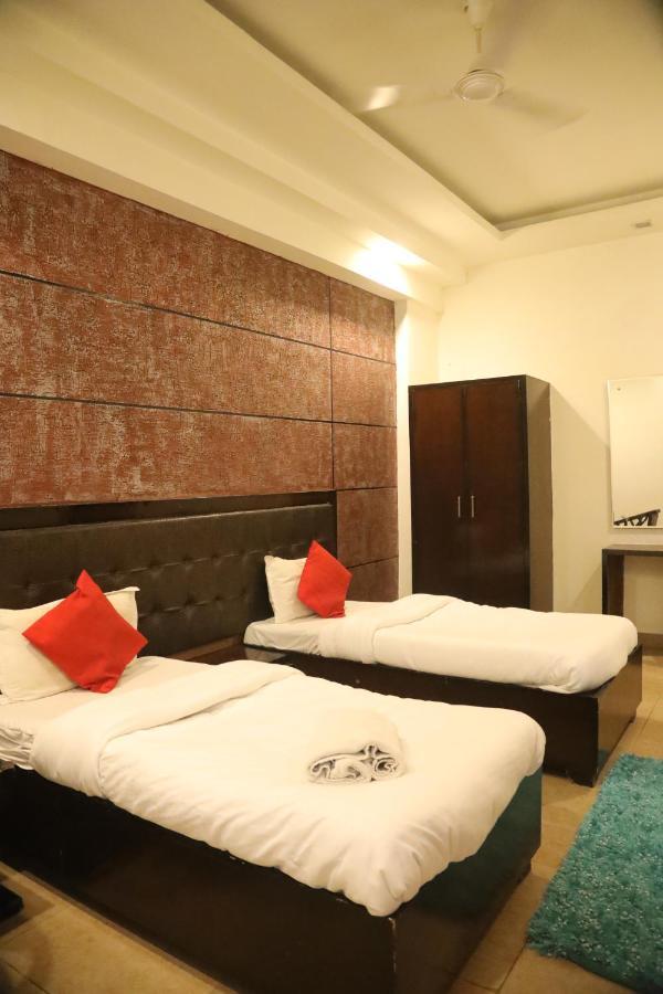 Kartikay Hotel Hisār Esterno foto